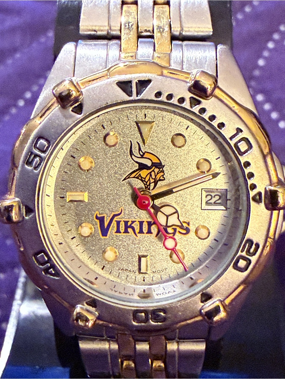 Minnesota Vikings Two-Tone Fan Watch - Silver & Gold Needs Battery
